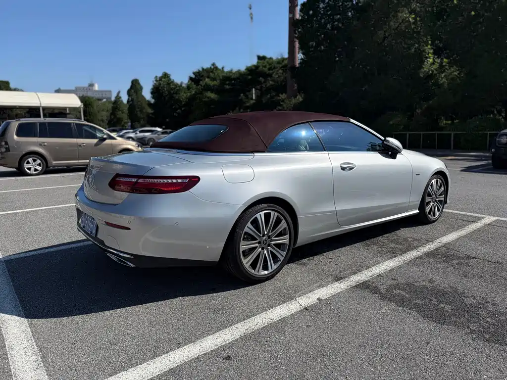 MERCEDES-BENZ E CLASS