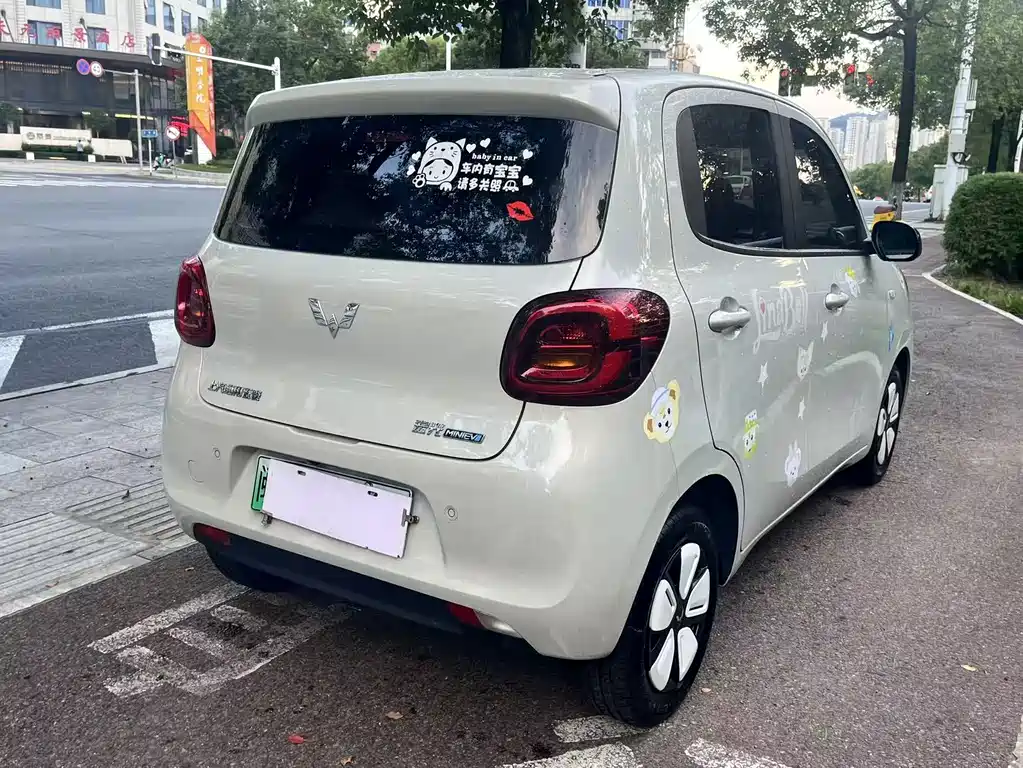 Wuling MINIEV — миниатюра 9