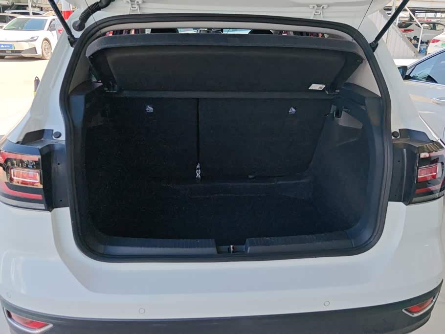 Volkswagen Tanying 1.5 л 2021 г. Белый, пробег 20400 км