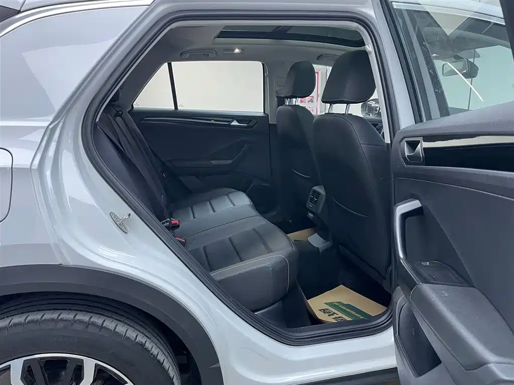 VOLKSWAGEN T ROC EXPLORING SONGS