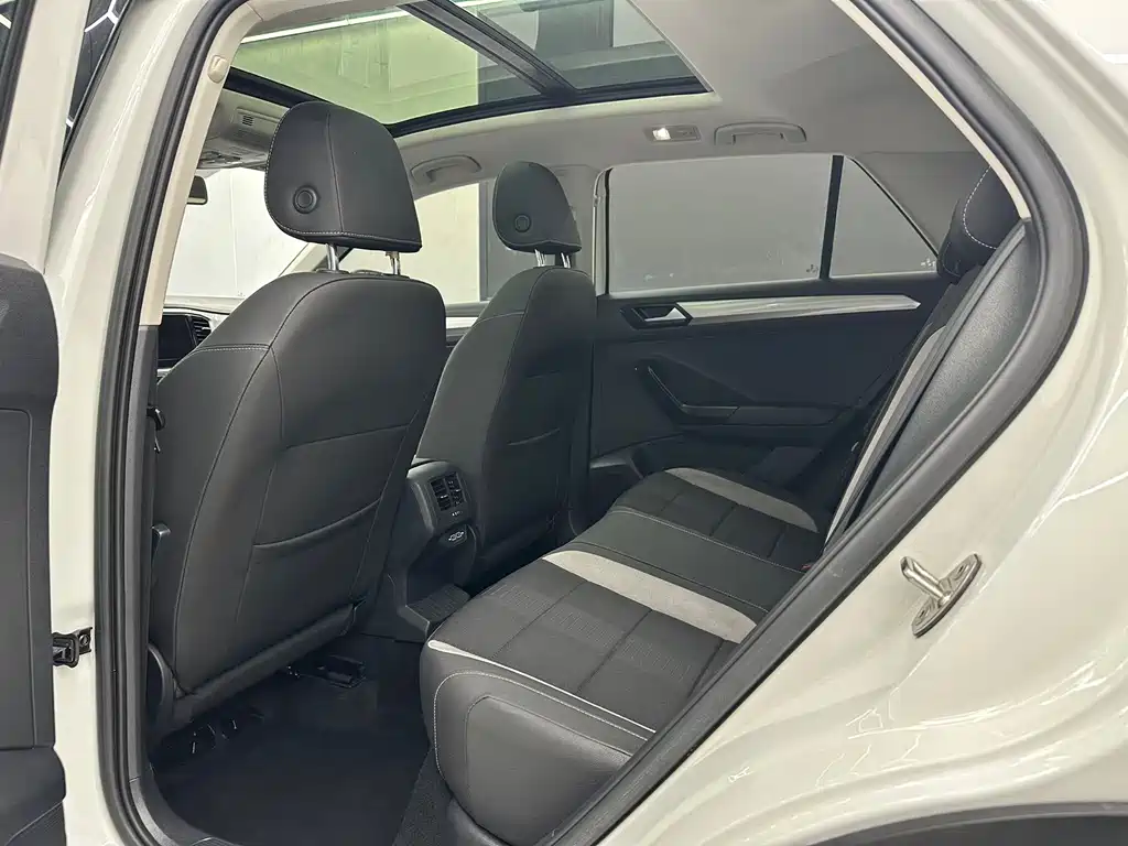 VOLKSWAGEN T ROC EXPLORING SONGS