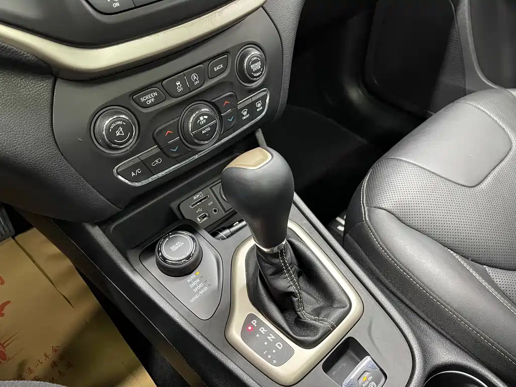 Jeep Cherokee — миниатюра 17