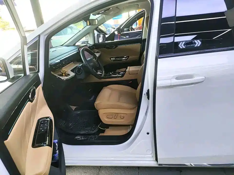 GAC Motor Trumpchi E8 PHEV — миниатюра 5