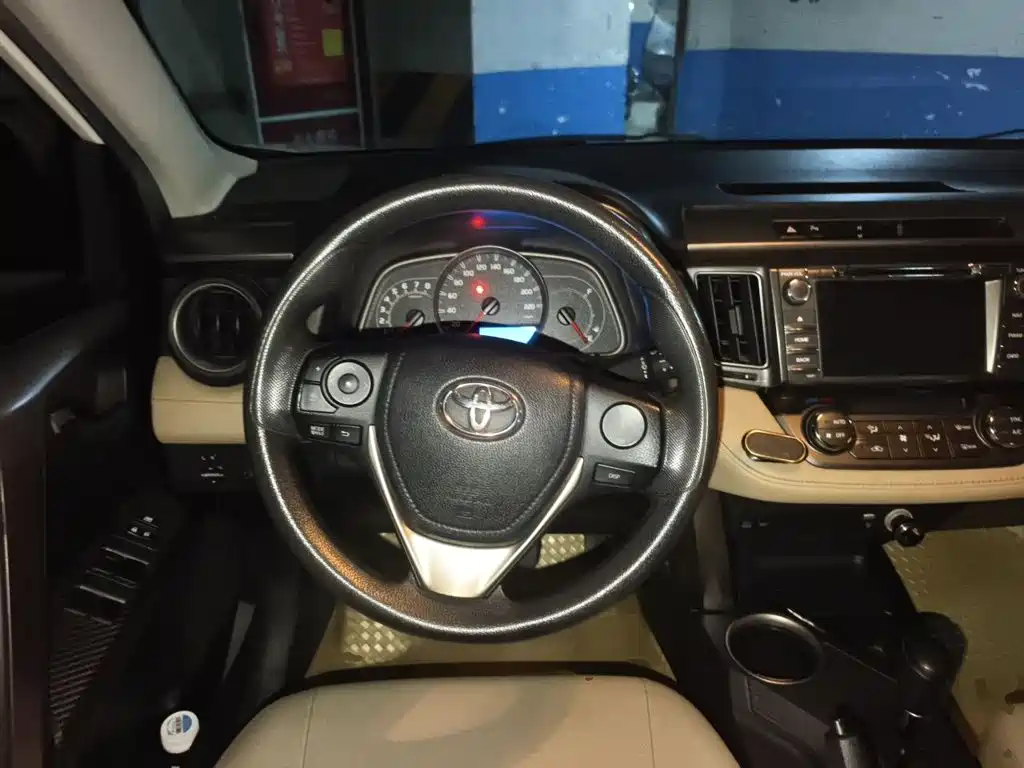 Toyota RAV4 — миниатюра 11