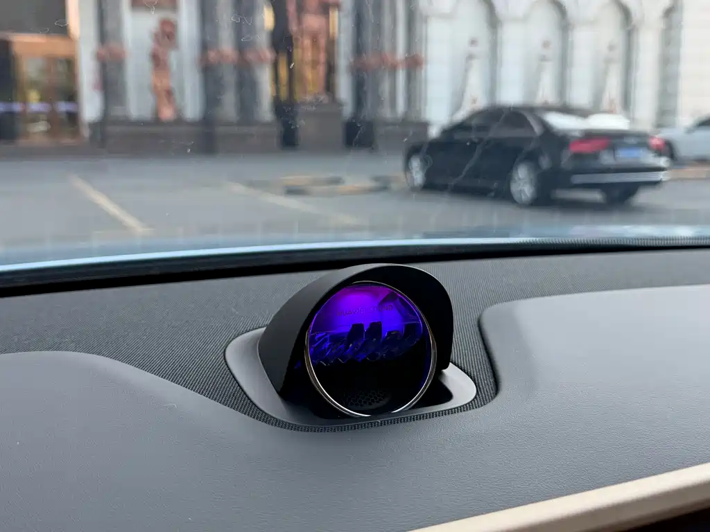 AITO ASK THE WORLD M5