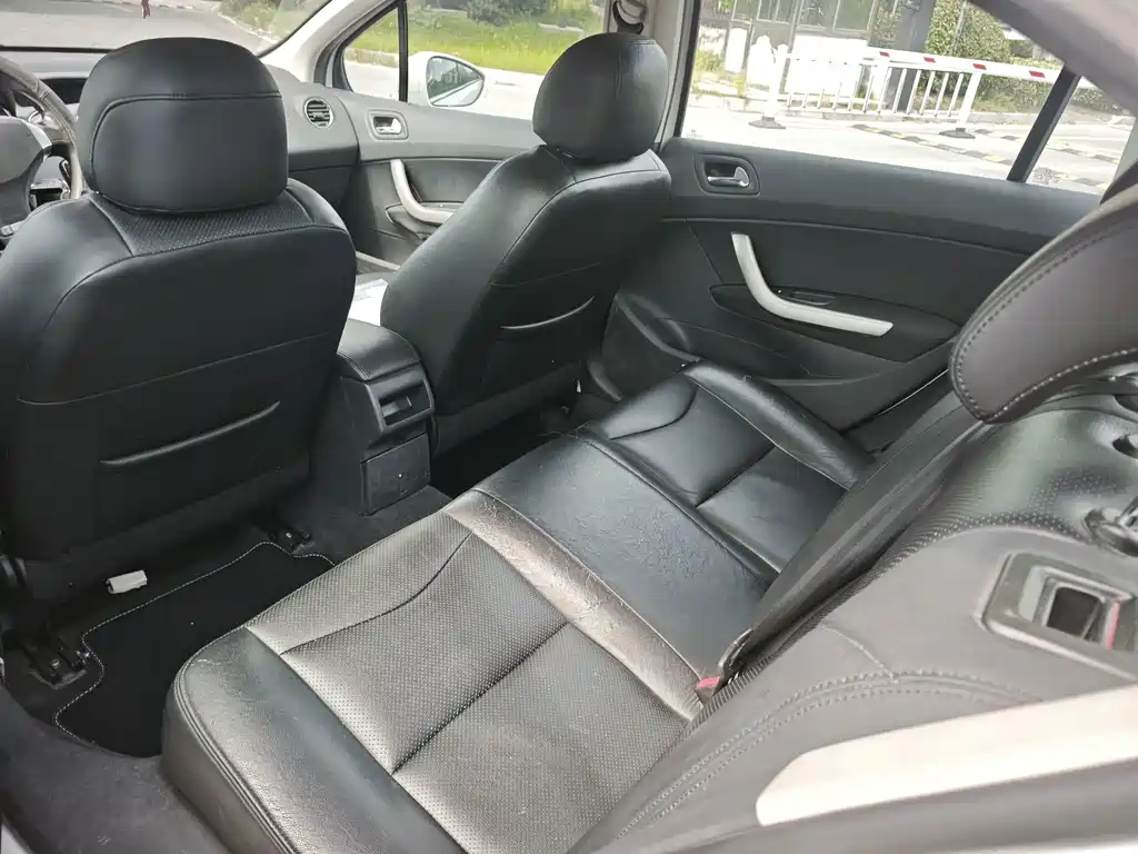 Peugeot 408 — миниатюра 7
