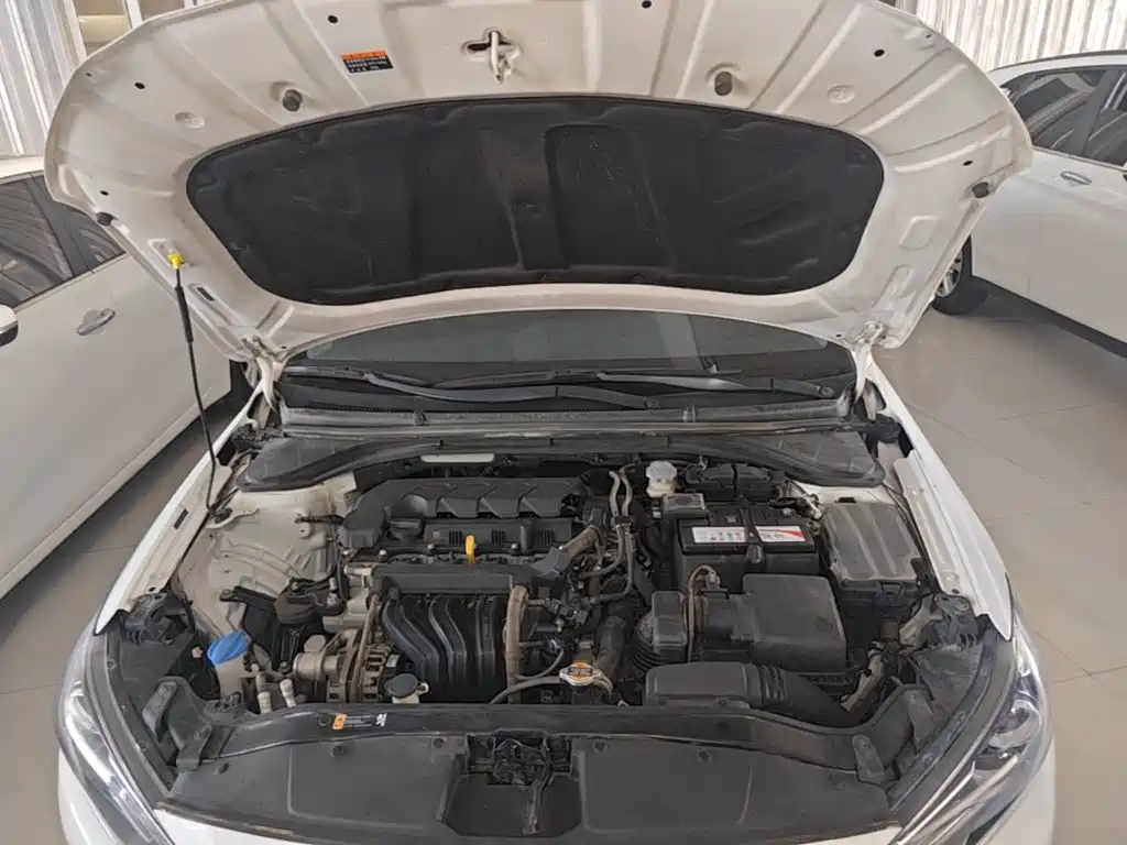 Hyundai Elantra — миниатюра 20