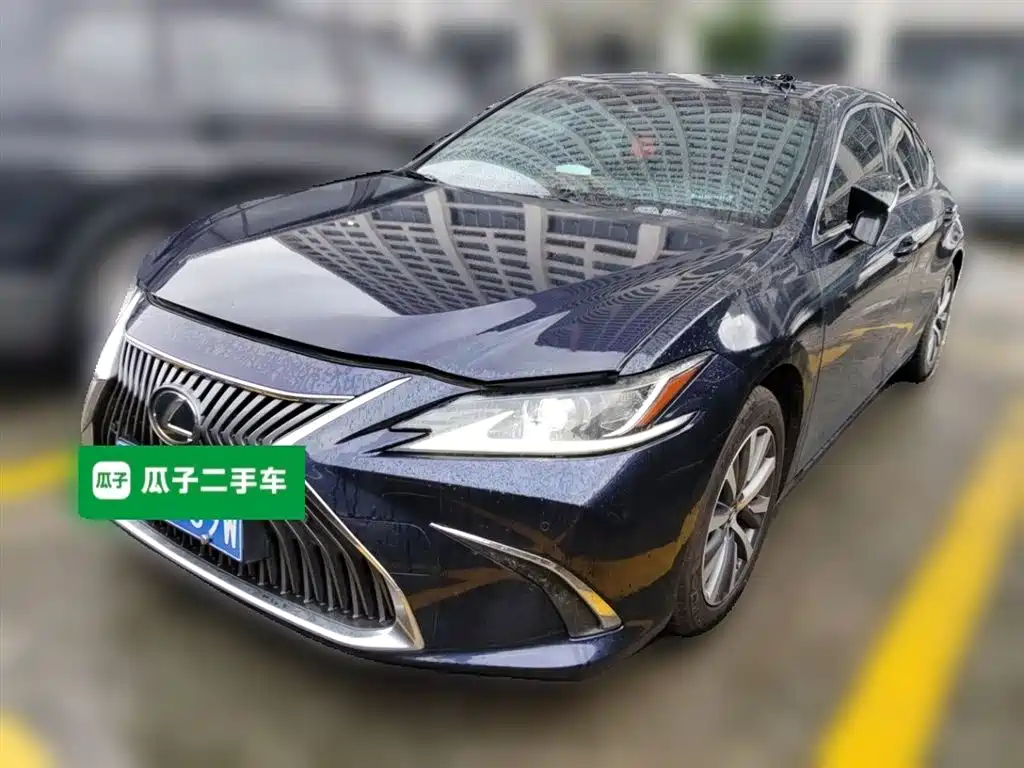 Купить Lexus ES