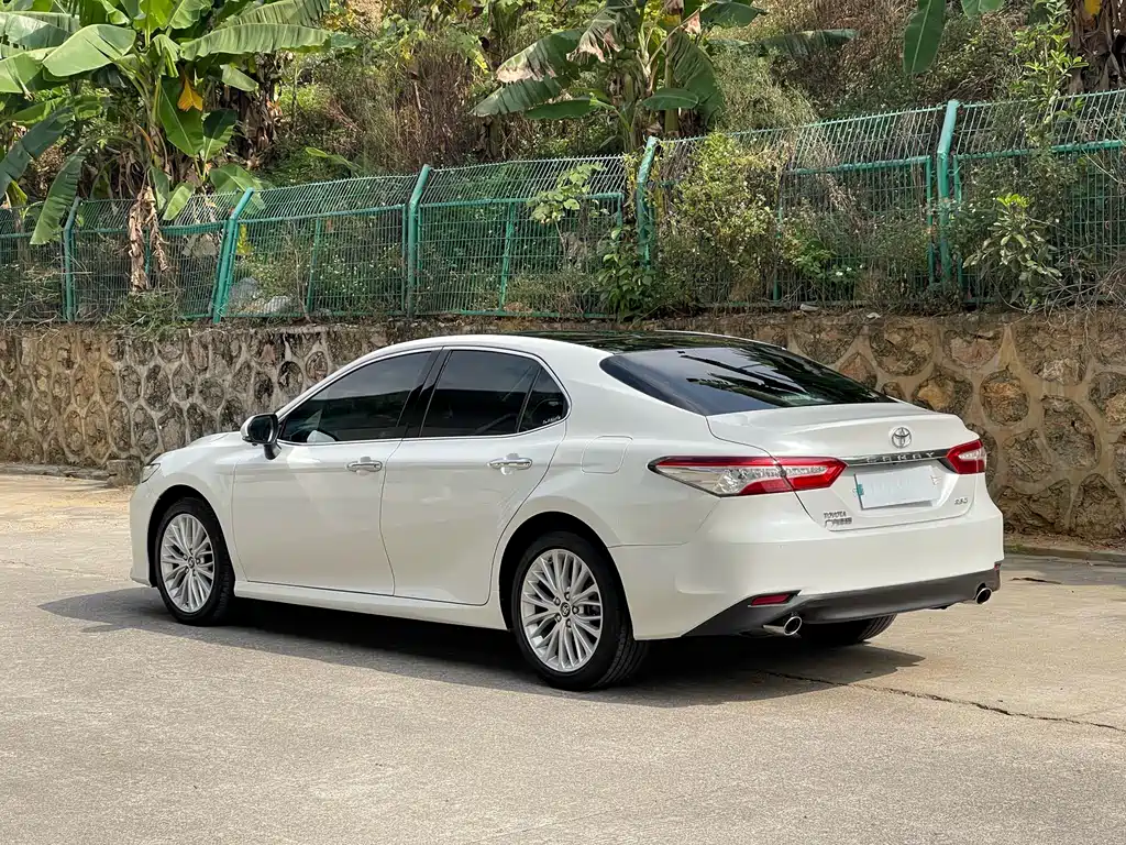 TOYOTA CAMRY