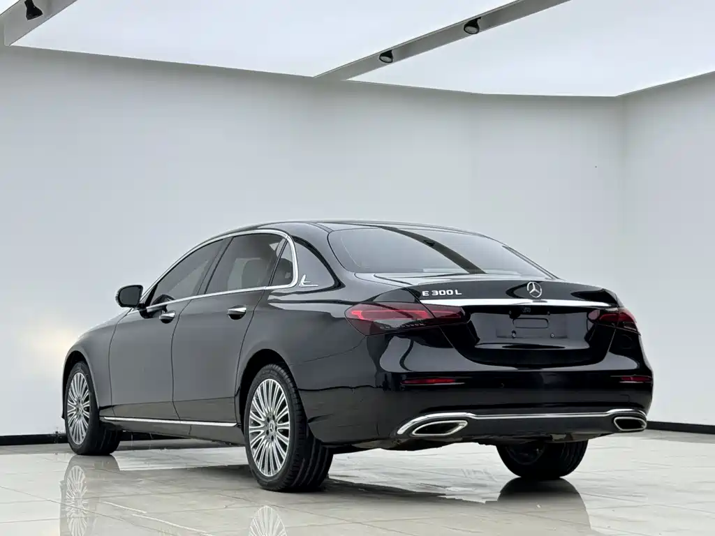 Mercedes-Benz E-Class — миниатюра 12