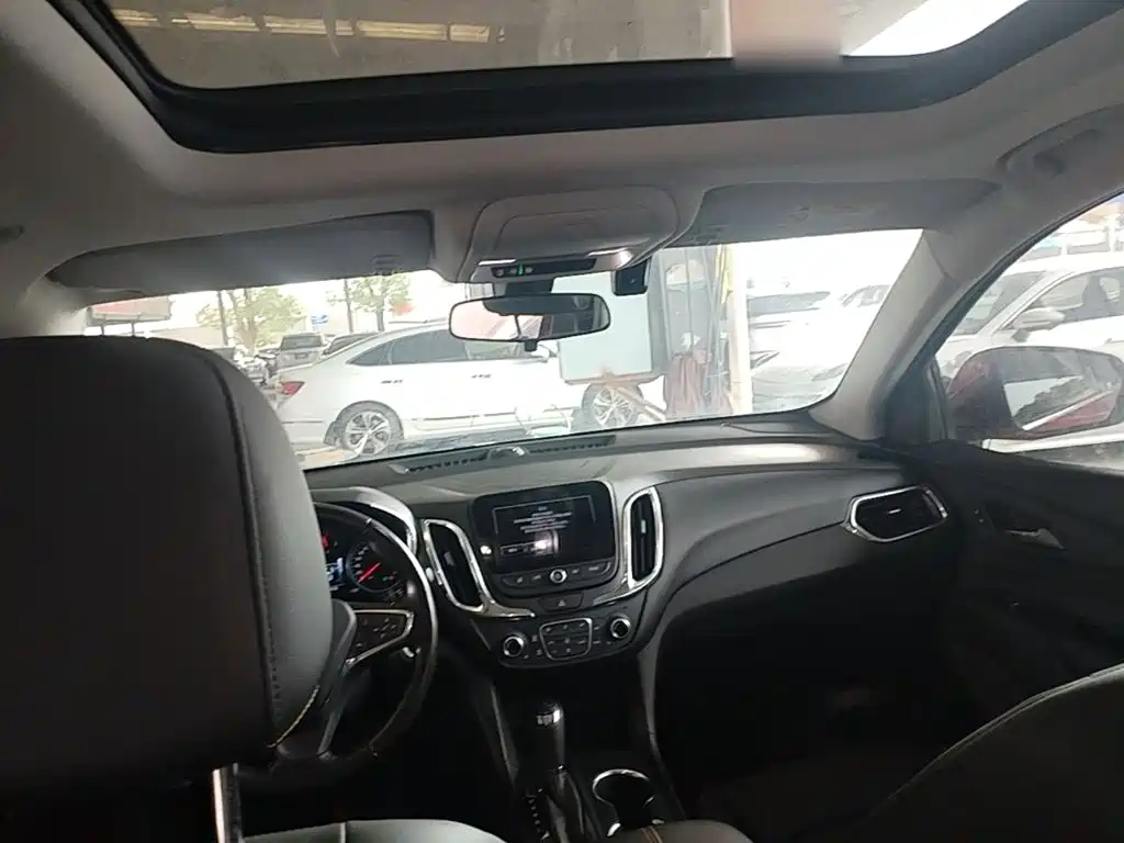Chevrolet Equinox — миниатюра 18