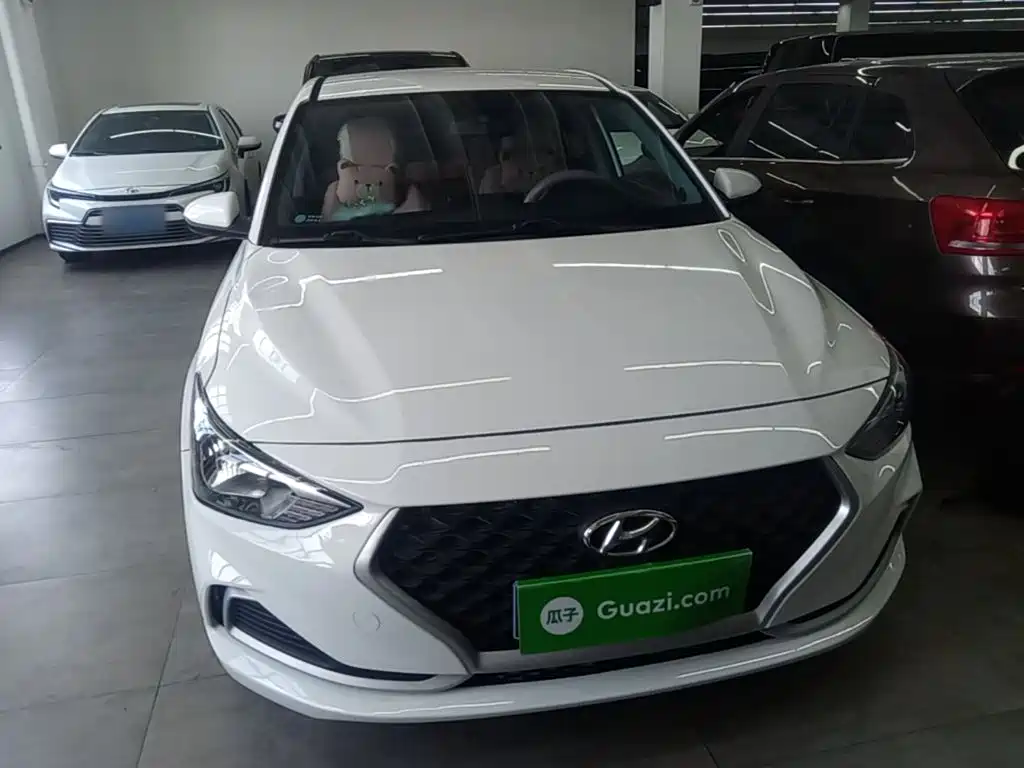 Hyundai Elantra — миниатюра 3