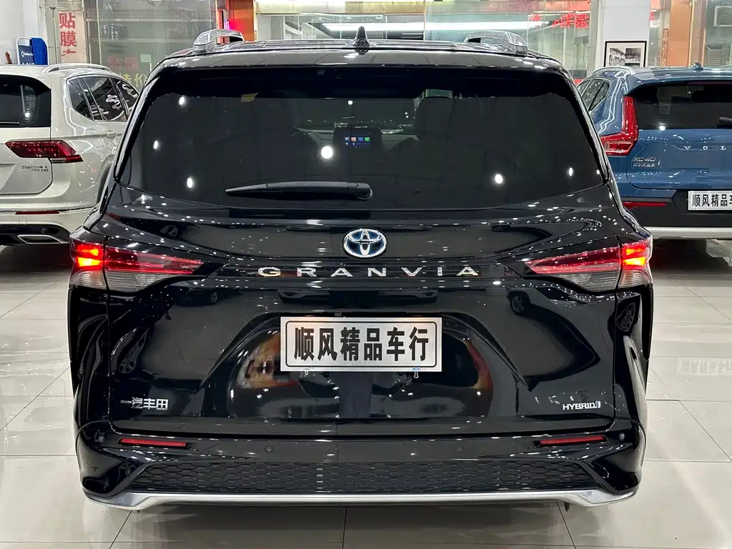 Toyota Granvia 2023 2.5L Luxury