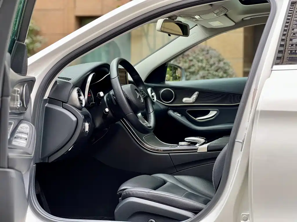 Mercedes-Benz C-Class (Import) — миниатюра 4