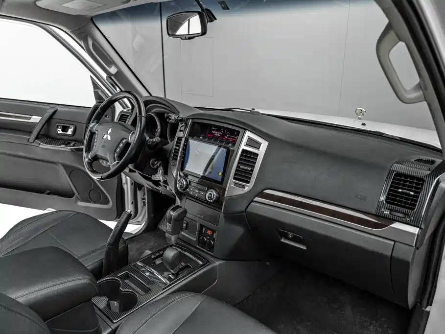 Mitsubishi Pajero (Import) — миниатюра 20
