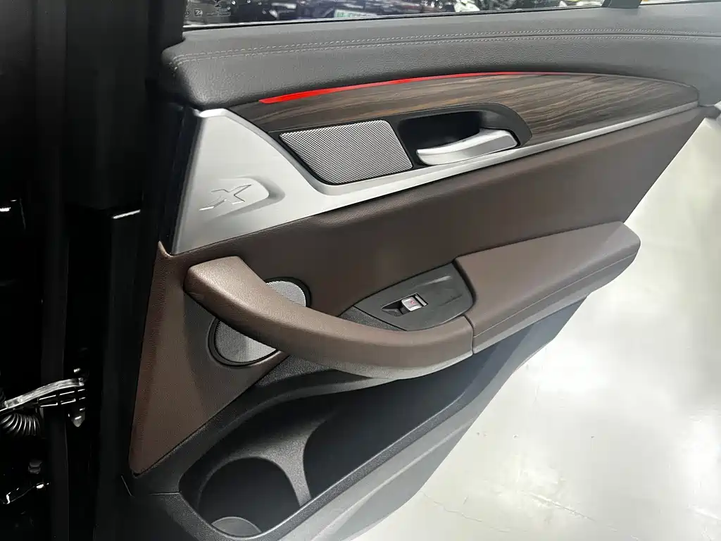 BMW X3 — миниатюра 8