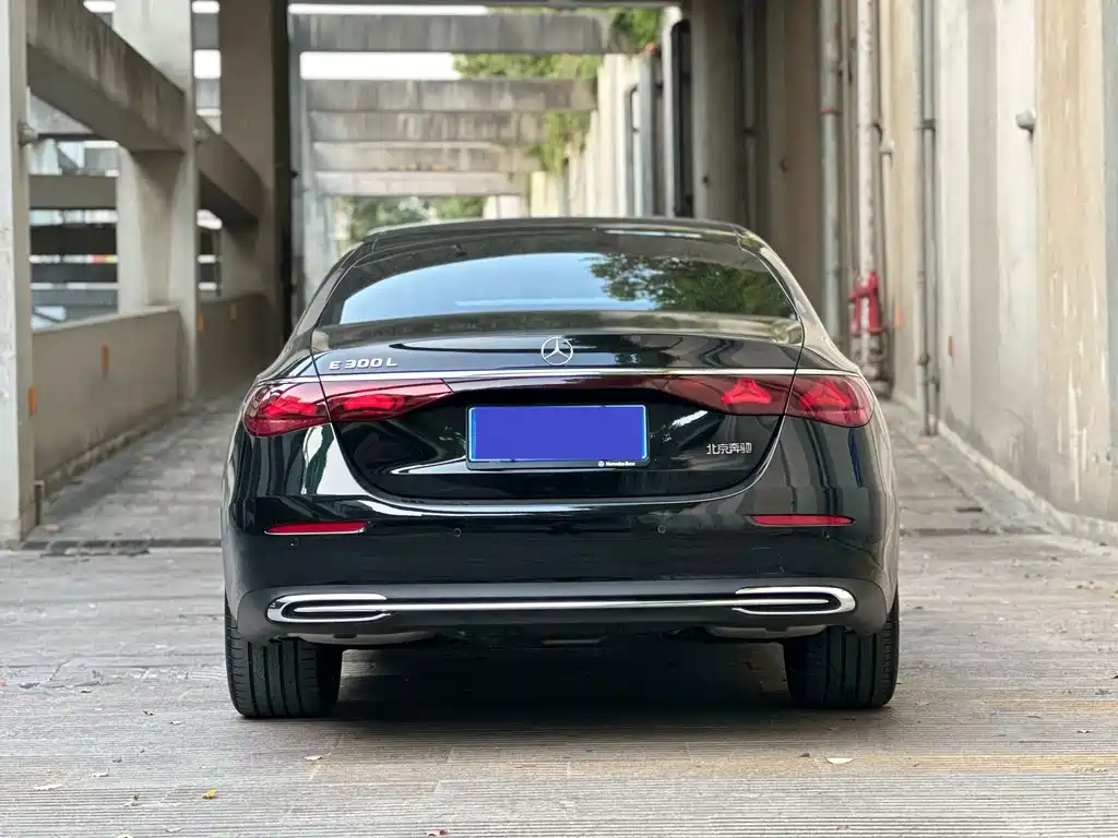 Mercedes-Benz E-Class — миниатюра 5
