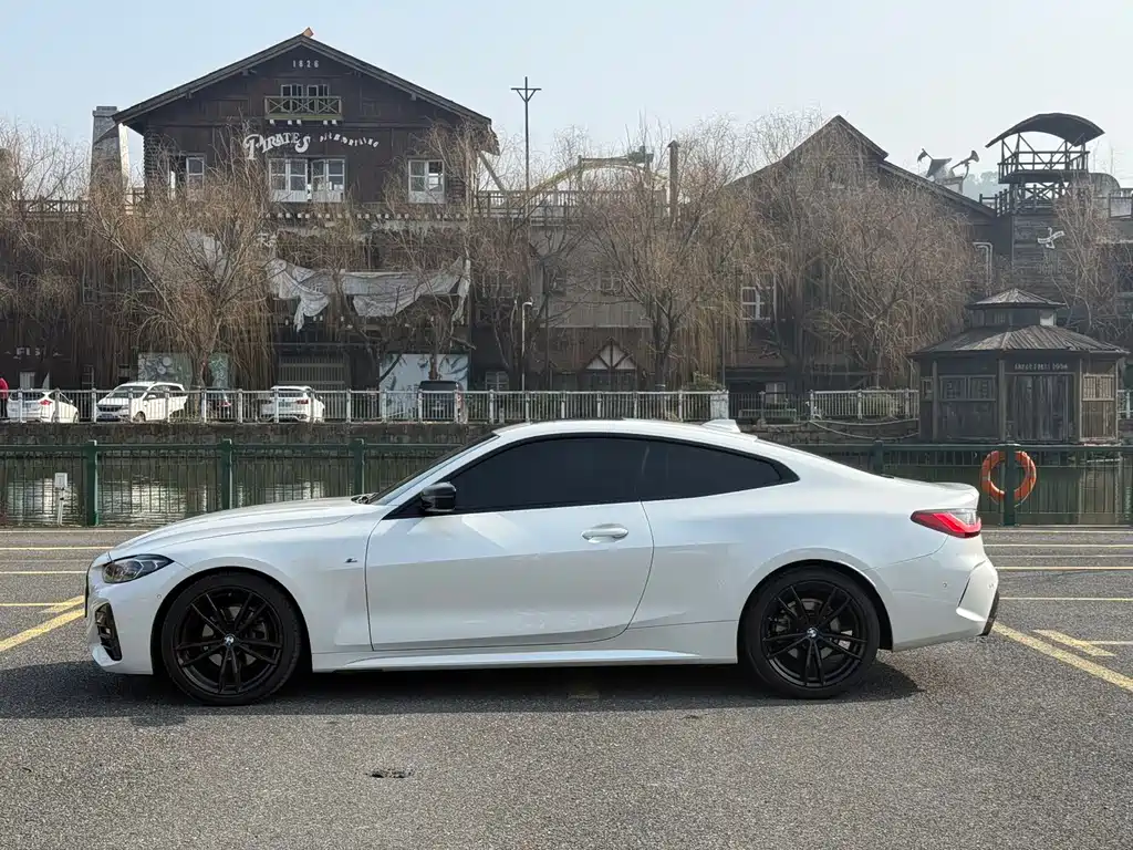 BMW 4 SERIES