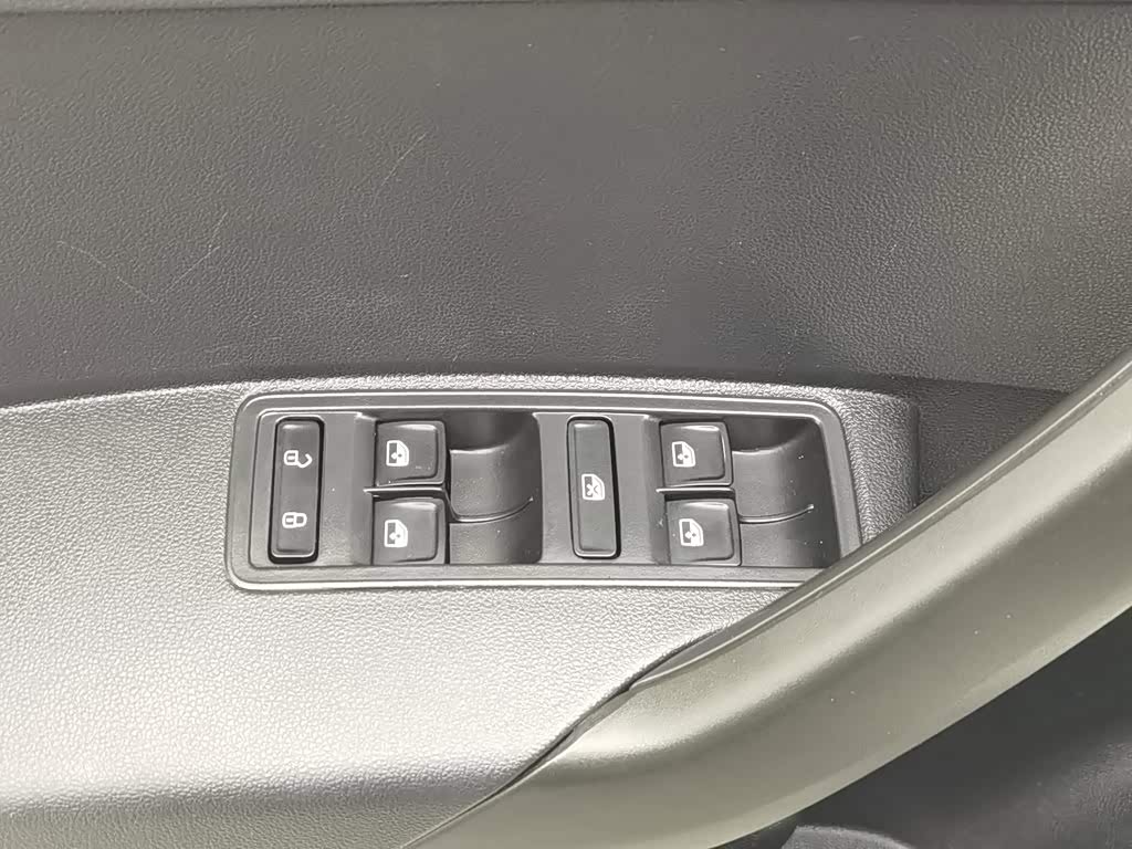 Volkswagen Santana 1.5 л 2022 г. Белый, пробег 39200 км