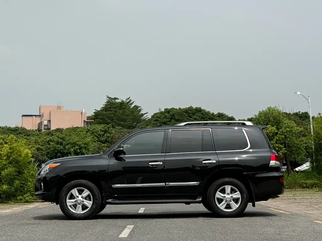 Lexus LX — миниатюра 12