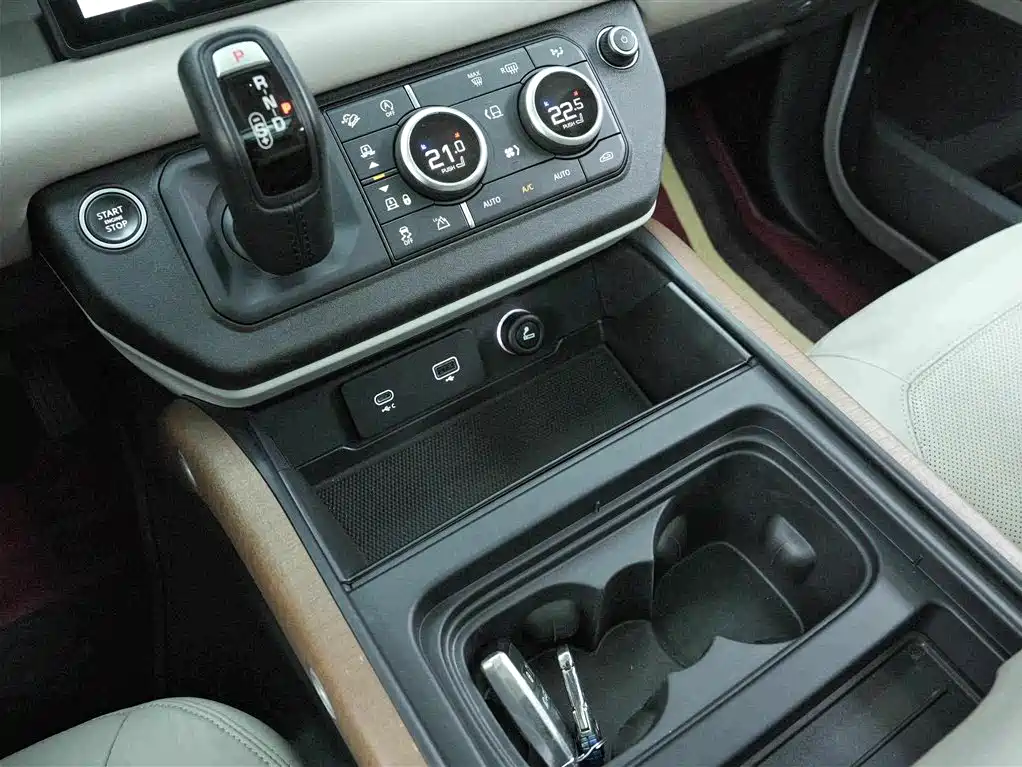 Land Rover Defender — миниатюра 10