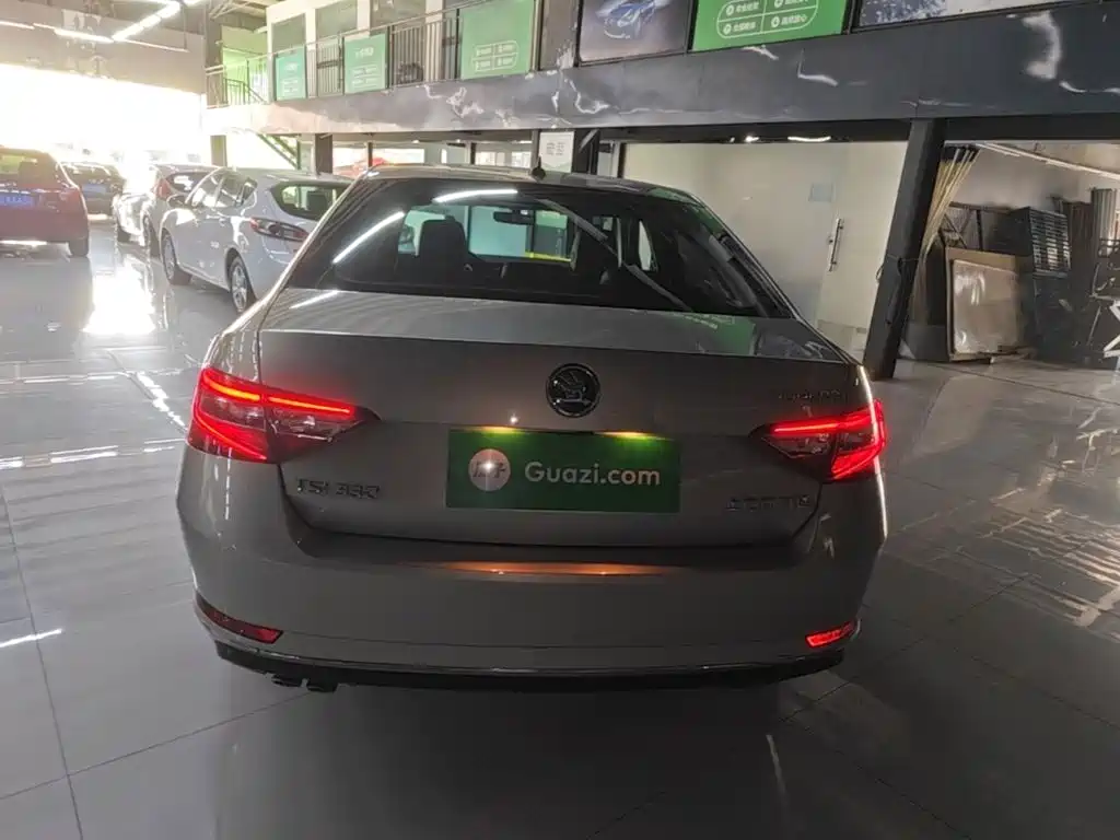 Skoda Superb — миниатюра 4