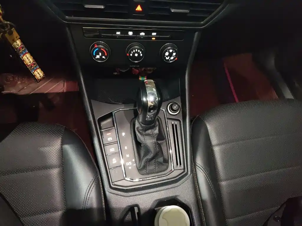 Volkswagen Lavida — миниатюра 10
