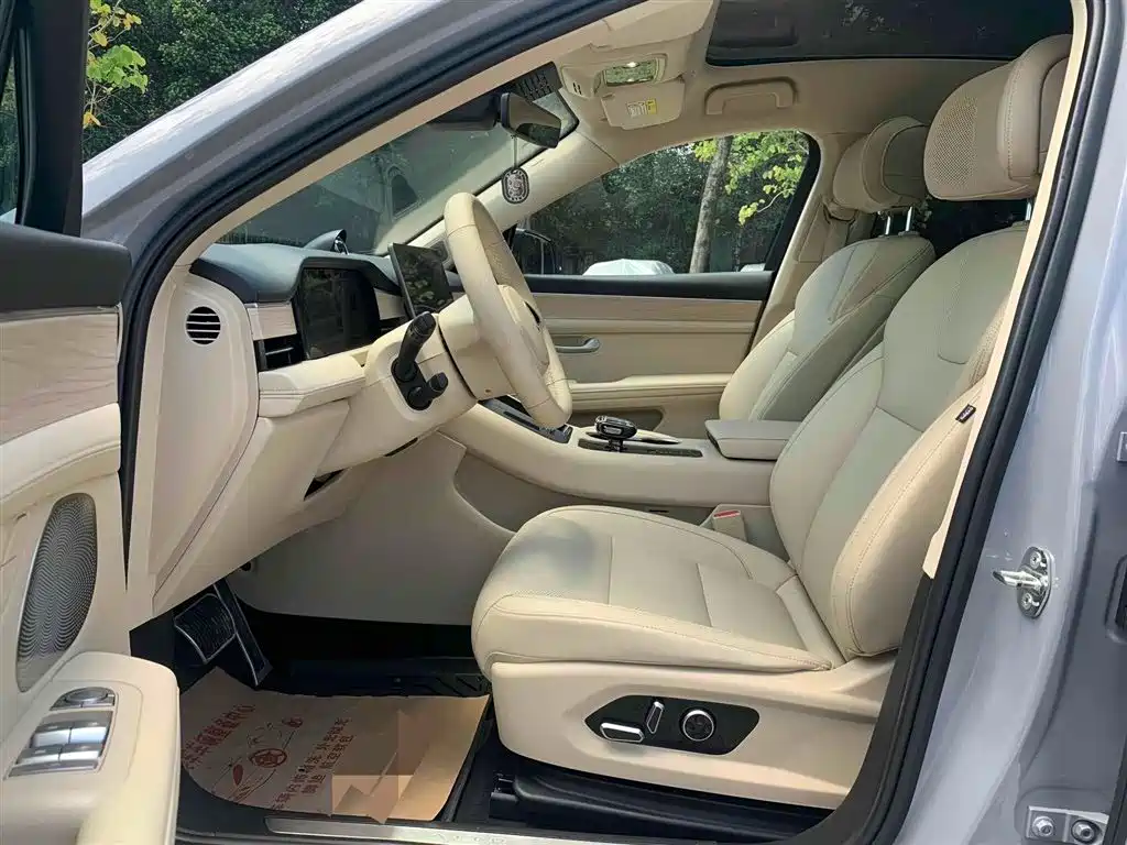 AITO ASK THE WORLD M5