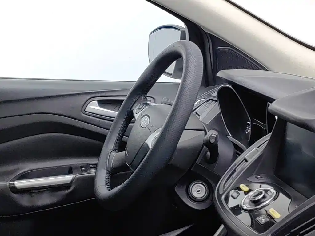 Ford Kuga — миниатюра 22