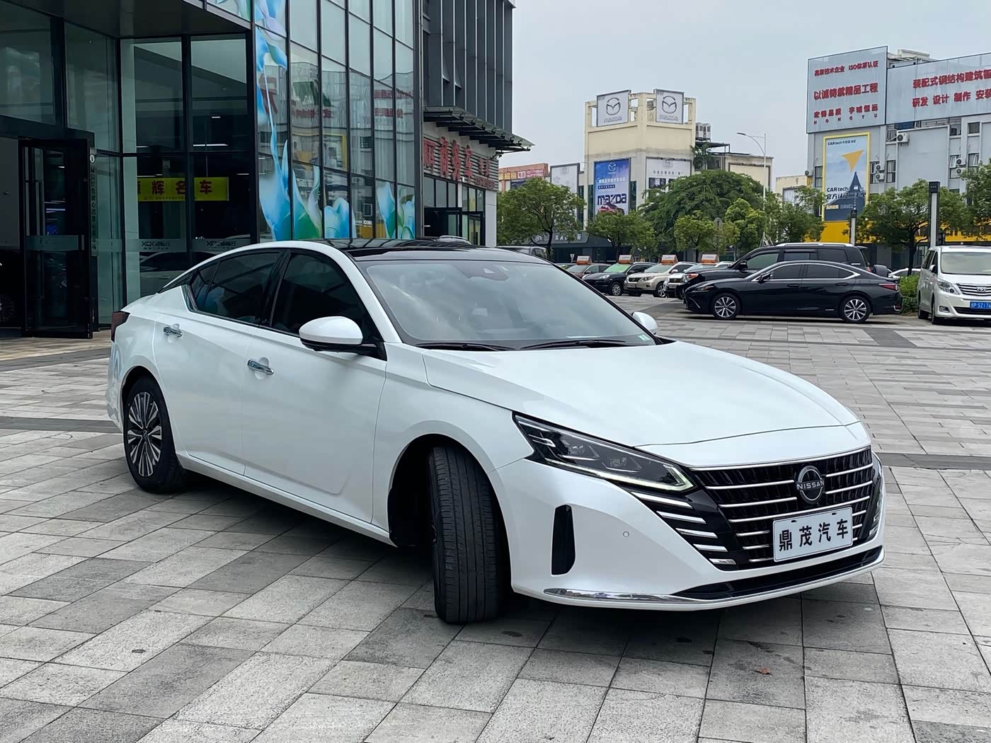 Nissan Teana 2.0 л 2023 г. Белый, пробег 46000 км
