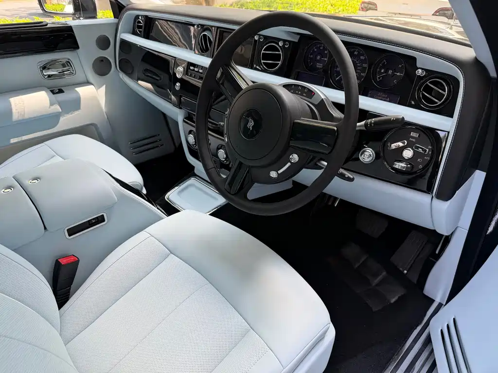 Rolls-Royce Phantom — миниатюра 5