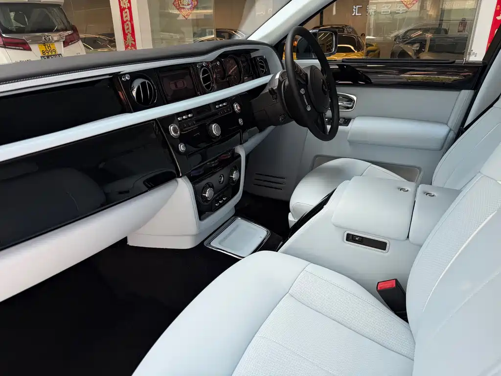 Rolls-Royce Phantom — миниатюра 6
