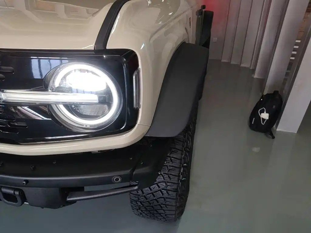 Ford Bronco — миниатюра 24