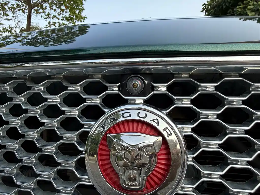 Jaguar XJ — миниатюра 21