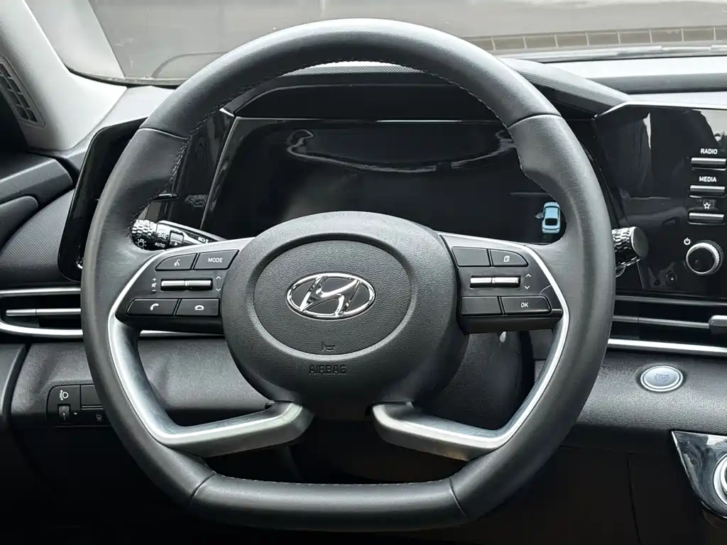 Hyundai Elantra — миниатюра 17