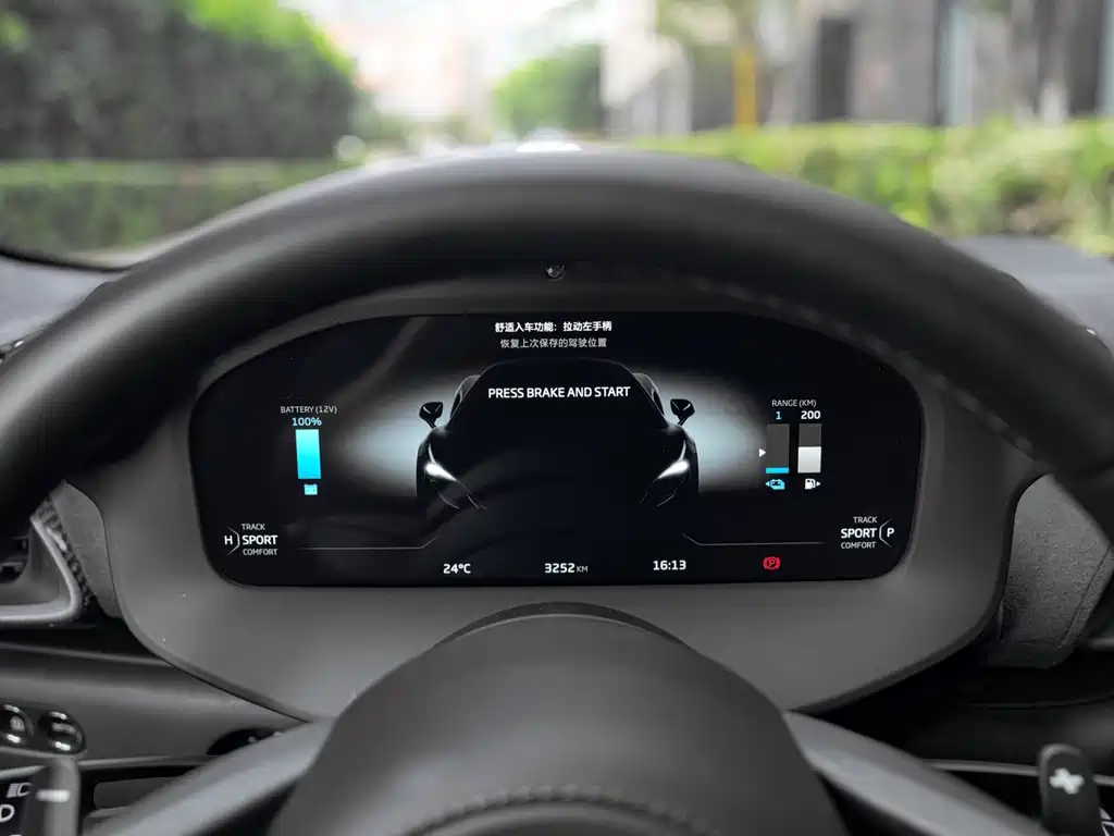 McLaren Artura — миниатюра 19