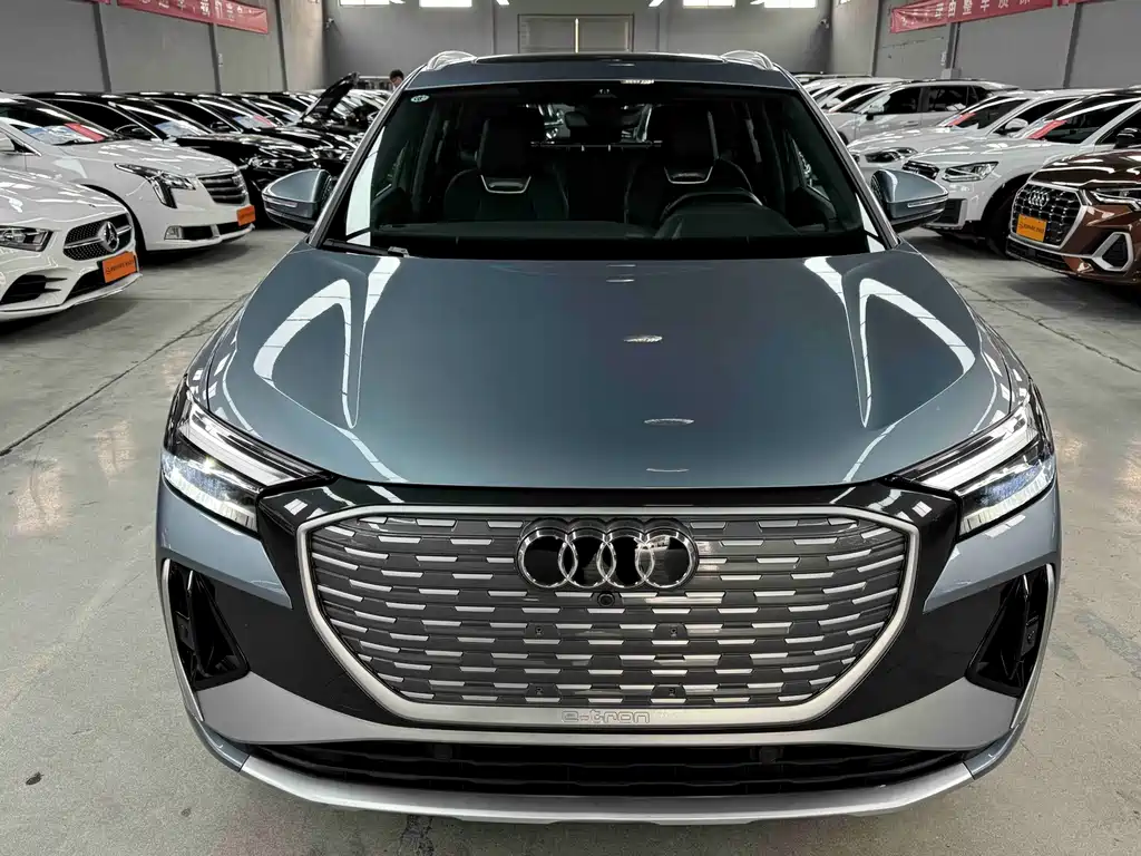 AUDI Q4 E TRON