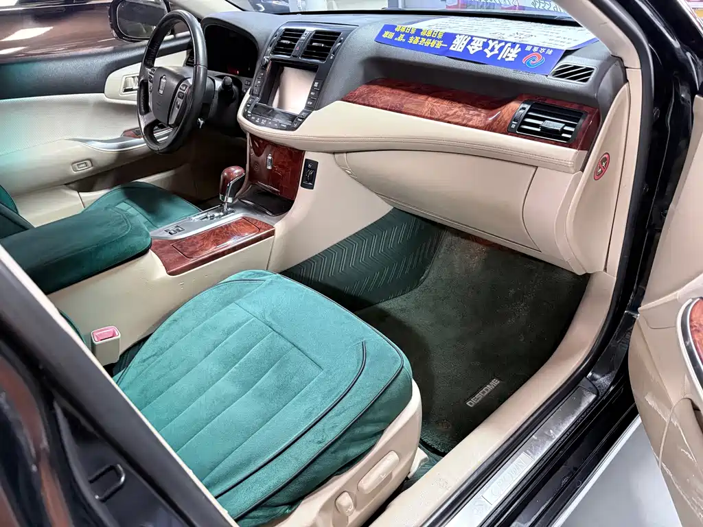 Toyota Crown — миниатюра 16