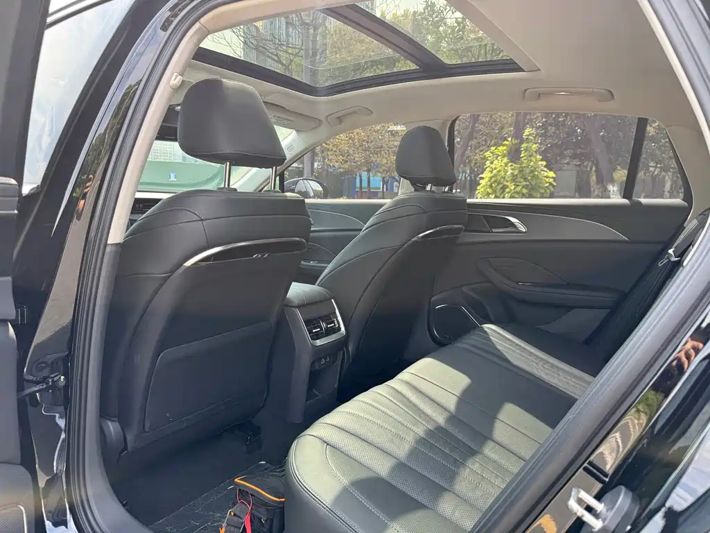 Hongqi Hongqi H5 — миниатюра 9
