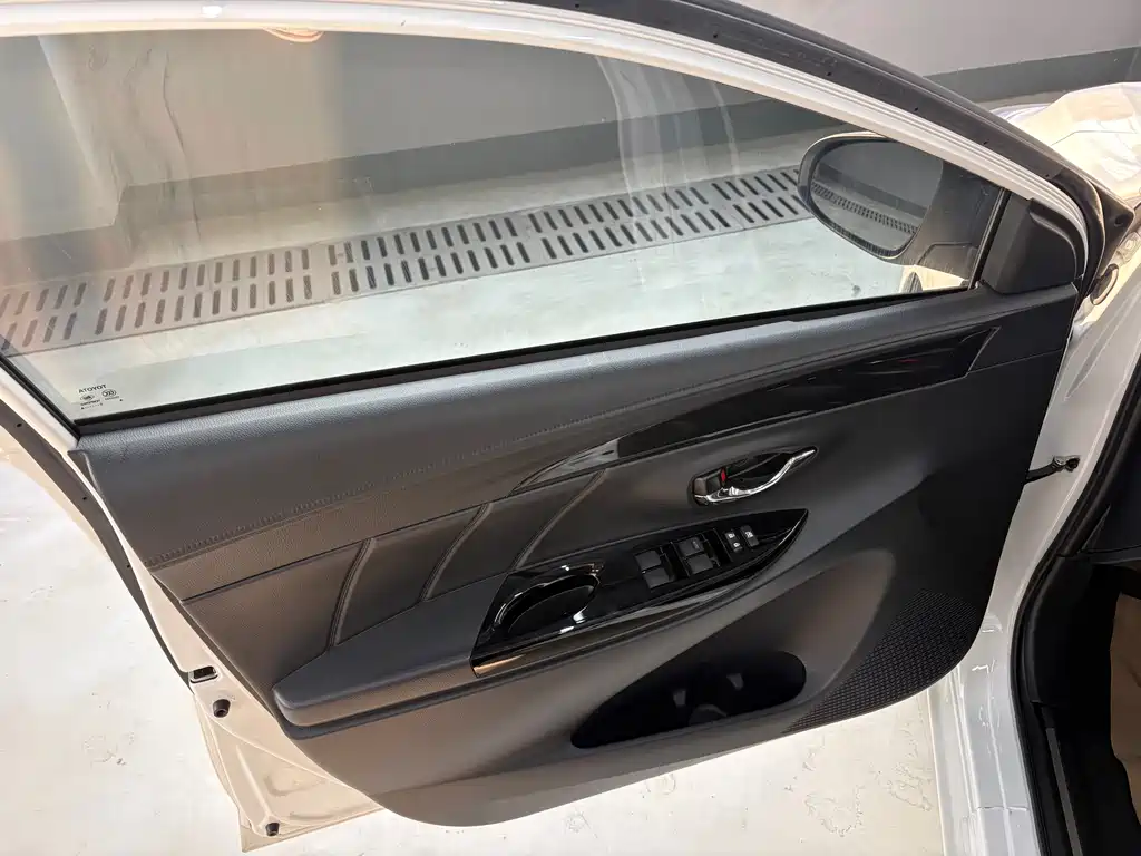 TOYOTA YARIS L ZHIXUAN