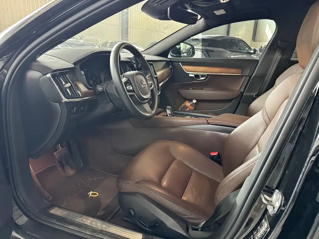 Volvo S90 — миниатюра 7