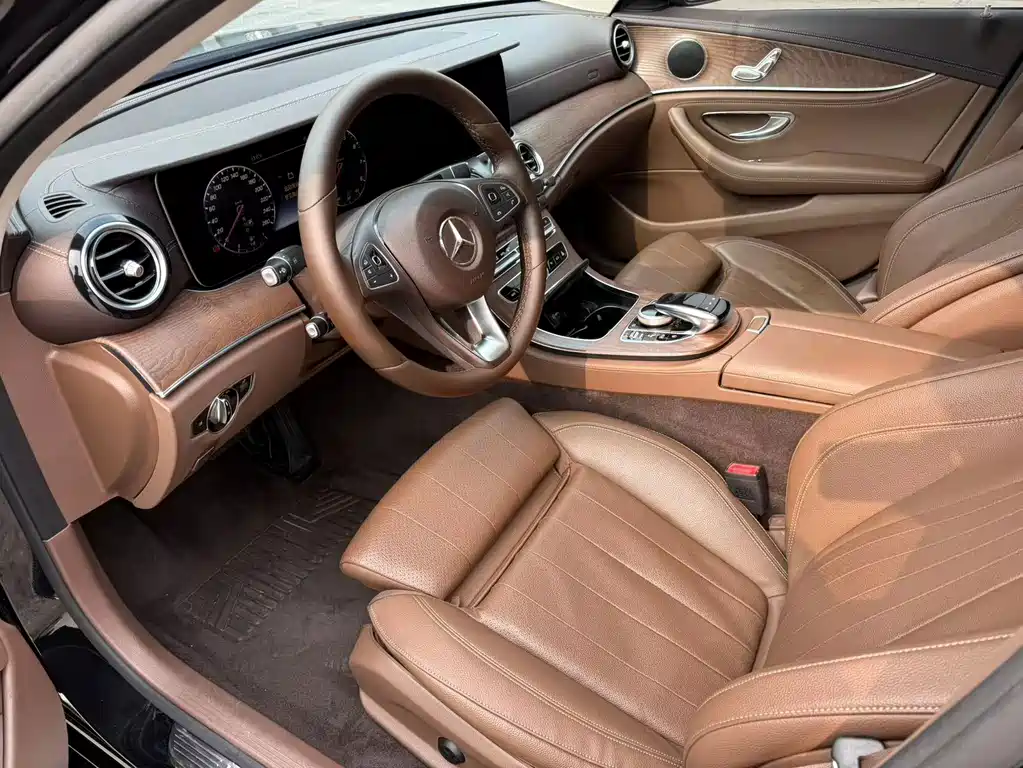 Mercedes-Benz E-Class — миниатюра 4