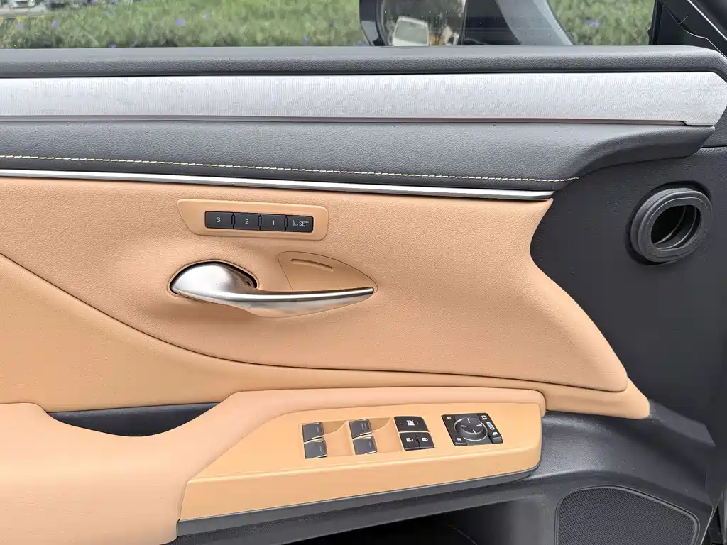 Lexus ES — миниатюра 5