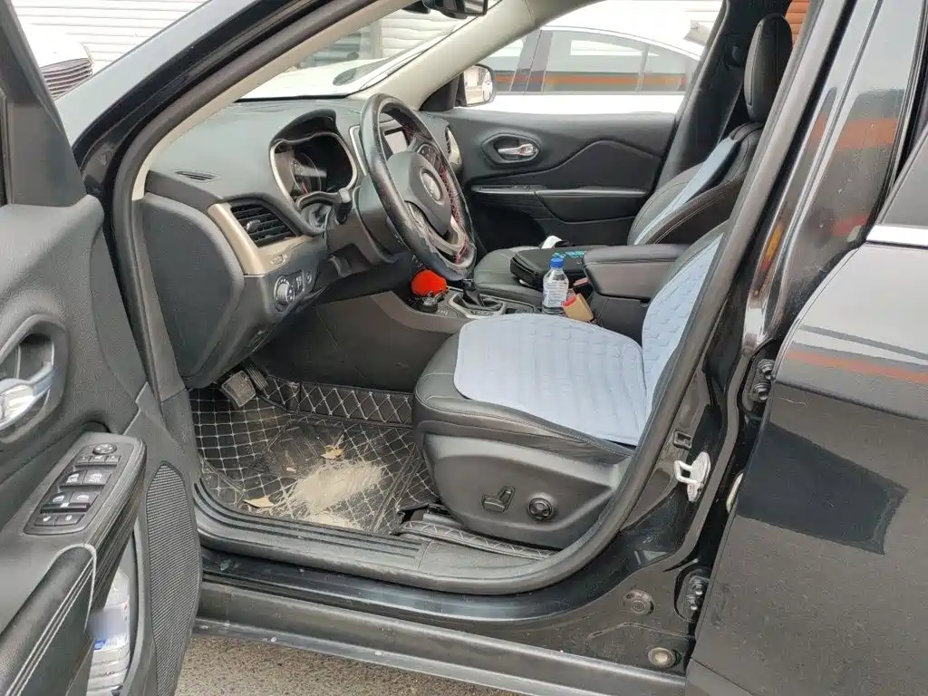 Jeep Cherokee — миниатюра 12
