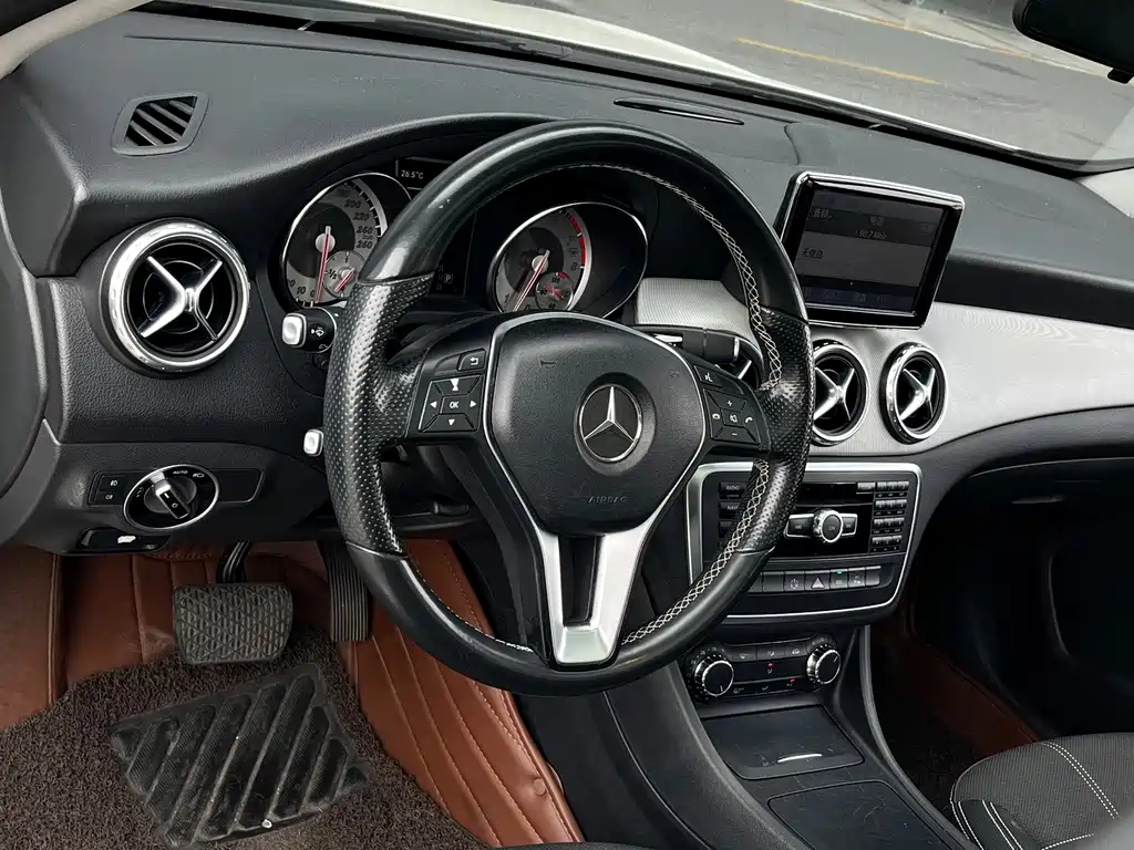 Mercedes-Benz GLA (Import) — миниатюра 11