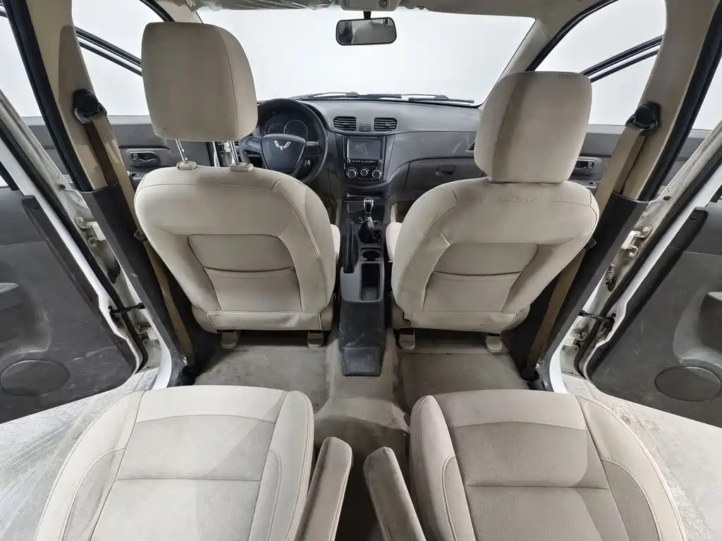 Wuling Hongguang — миниатюра 10
