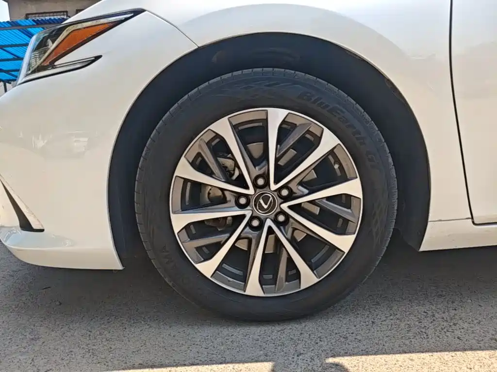 Lexus ES — миниатюра 23
