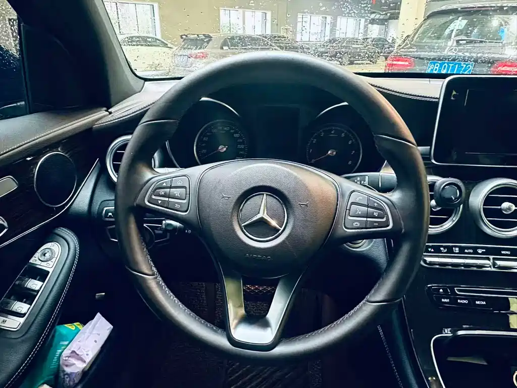 MERCEDES-BENZ GLC