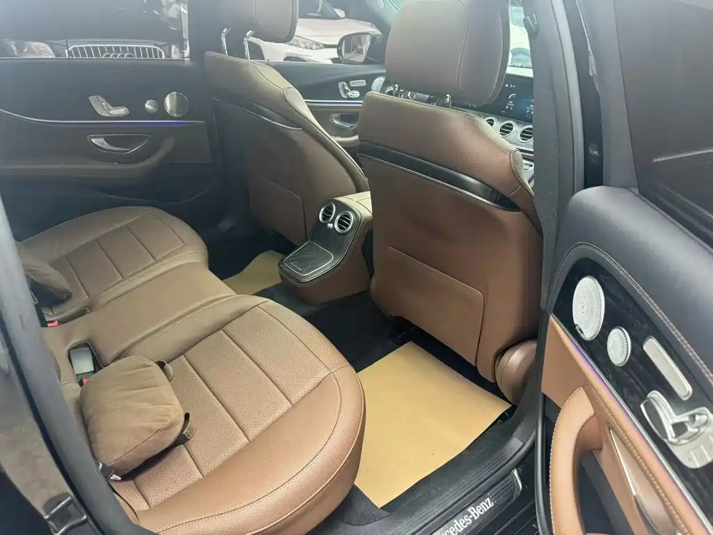 Mercedes-Benz E-Class — миниатюра 7
