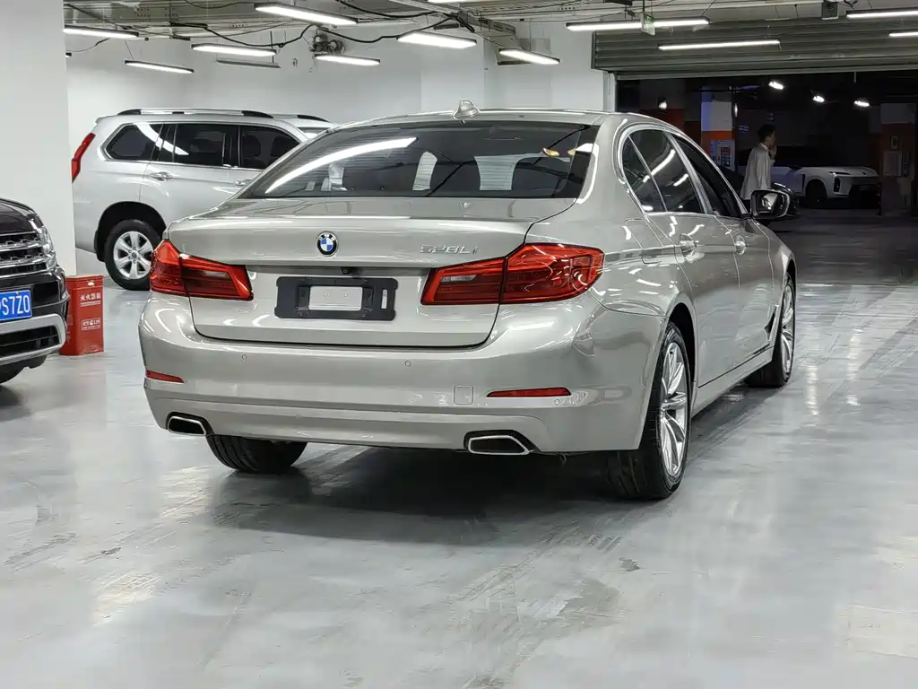 BMW 5 Series — миниатюра 17
